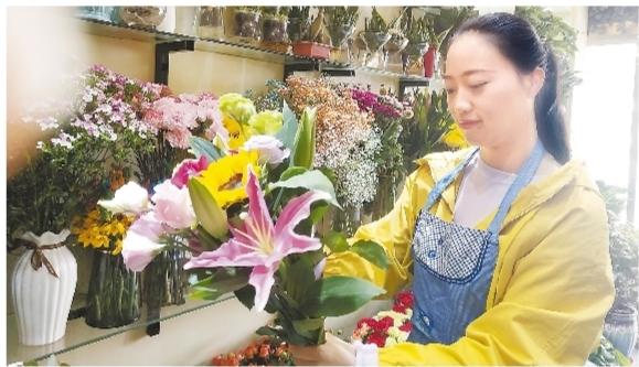 小花店承載大愛心——“龍氏花卉”董事長(zhǎng)龍燕瓊的公益之路