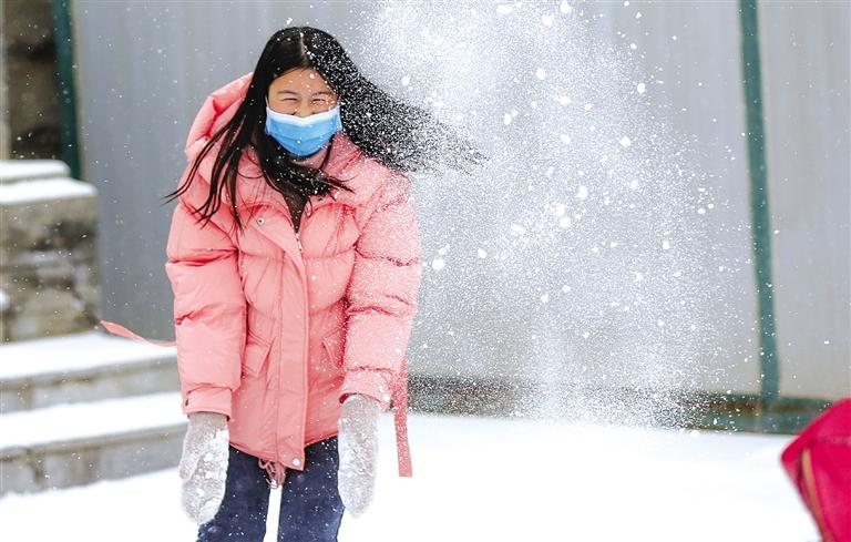 笑看飛瓊花 雪滿(mǎn)金城道 蘭州迎來(lái)2021年第一場(chǎng)雪