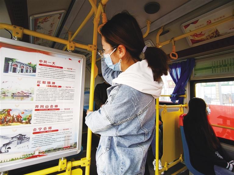 蘭州新區(qū)：紅色主題公交車上線