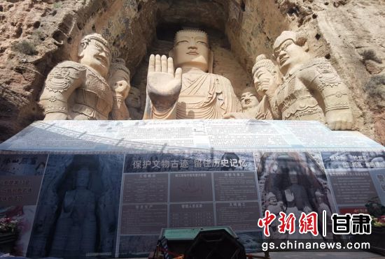 時下，中國“石窟鼻祖”天梯山石窟第13窟大佛足部與局部危巖體搶救性保護項目正在施工。圖為施工現場。陳曉斌 攝