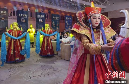 圖為中國首部邊塞史詩劇《天下雄關(guān)》首演發(fā)布會現(xiàn)場。　崔琳 攝
