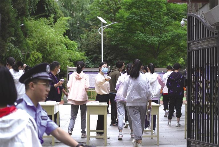 蘭州市中考首日平穩進行 新中考8項變化更注重學生的全面發展