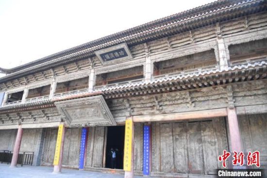 圖為張掖大佛寺建筑外圍?！钇G敏 攝