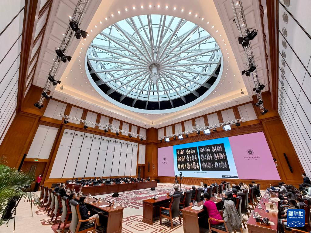 3月18日,“中國社會科學(xué)院考古學(xué)論壇·2021年中國考古新發(fā)現(xiàn)”進(jìn)行入選項目報告環(huán)節(jié)(手機照片)。