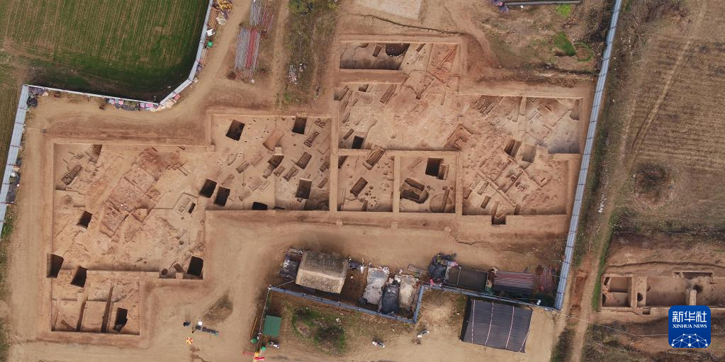 河南南陽市黃山新石器時代遺址山頂臺探方(資料圖)。