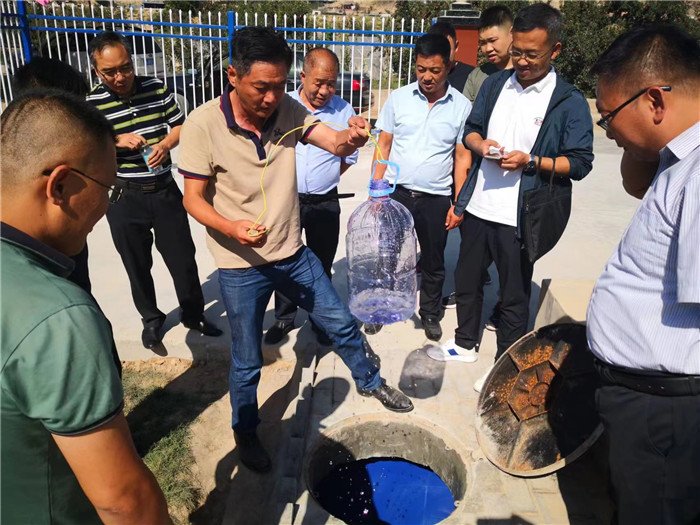 城關區作風建設督察組赴青白石污水處理站，檢查污水采樣情況。.jpg