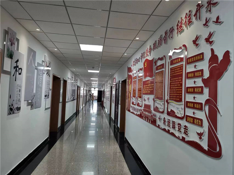 1673921119169873.jpg 和政縣在機(jī)關(guān)統(tǒng)辦樓打造廉潔文化長廊.jpg