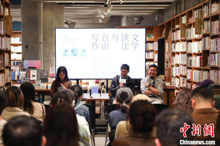 《至少還有文學》推出：在今天，我們為什么還需要文學？