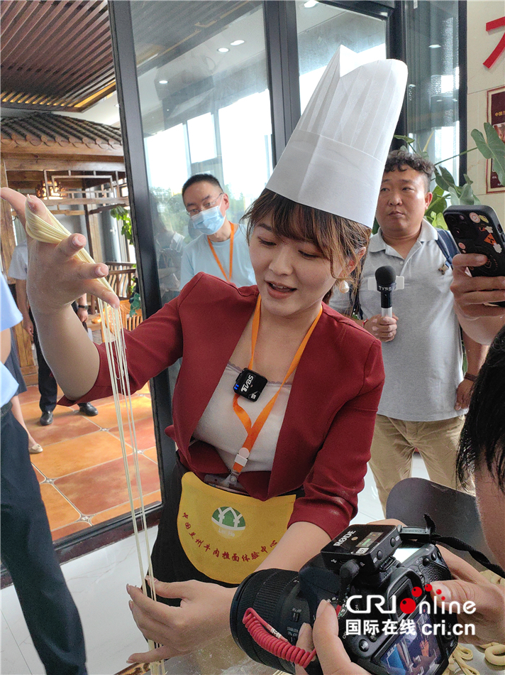 “絲路風采 如意甘肅”海峽兩岸記者聯合采訪實錄一:蘭州之精美_fororder___172.100.100.3_temp_2_1_2_1_1_571639e5-d0e0-4967-8d37-203e32aed1d6