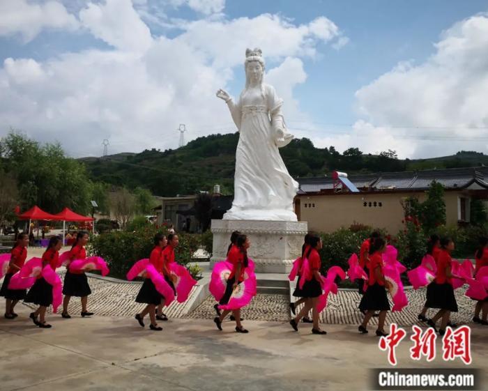 甘肅省西和縣乞巧節活動。殷春永 攝 甘肅省西和縣乞巧節活動。殷春永 攝