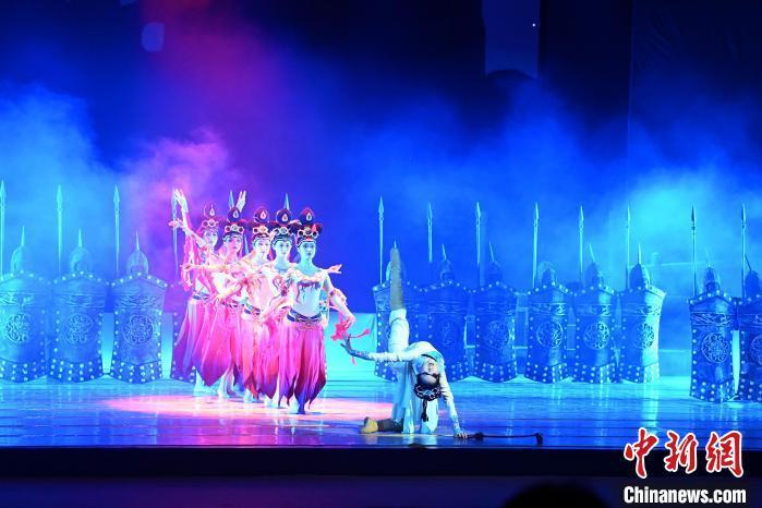 2023年2月18日,蘭州歌舞劇院創(chuàng)排的大型舞劇《大夢敦煌》。 九美旦增 攝 2023年2月18日,蘭州歌舞劇院創(chuàng)排的大型舞劇《大夢敦煌》。 九美旦增 攝
