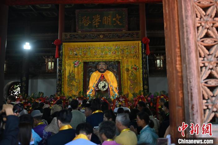 6月21日，2024(甲辰)年公祭中華人文始祖伏羲大典在甘肅天水舉行，來自海峽兩岸及港澳地區(qū)約500人現(xiàn)場共祭中華人文始祖伏羲。中新社記者 李亞龍 攝