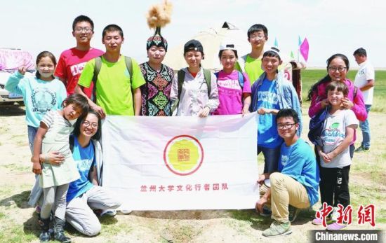 圖為蘭州大學文化行者團隊走進民族社區。(資料圖)蘭州大學供圖 圖為蘭州大學文化行者團隊走進民族社區。(資料圖)蘭州大學供圖