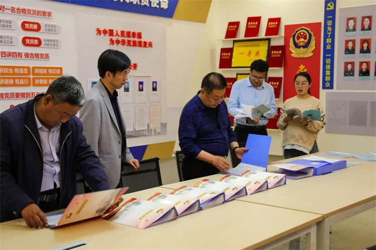 1735809466877757.jpg 市紀委監委在市區政務服務中心監督檢查工作。 (1).jpg