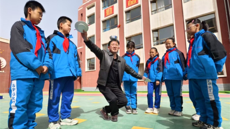許永年：用堅(jiān)守傳承非遺 讓頂碗舞綻放光彩